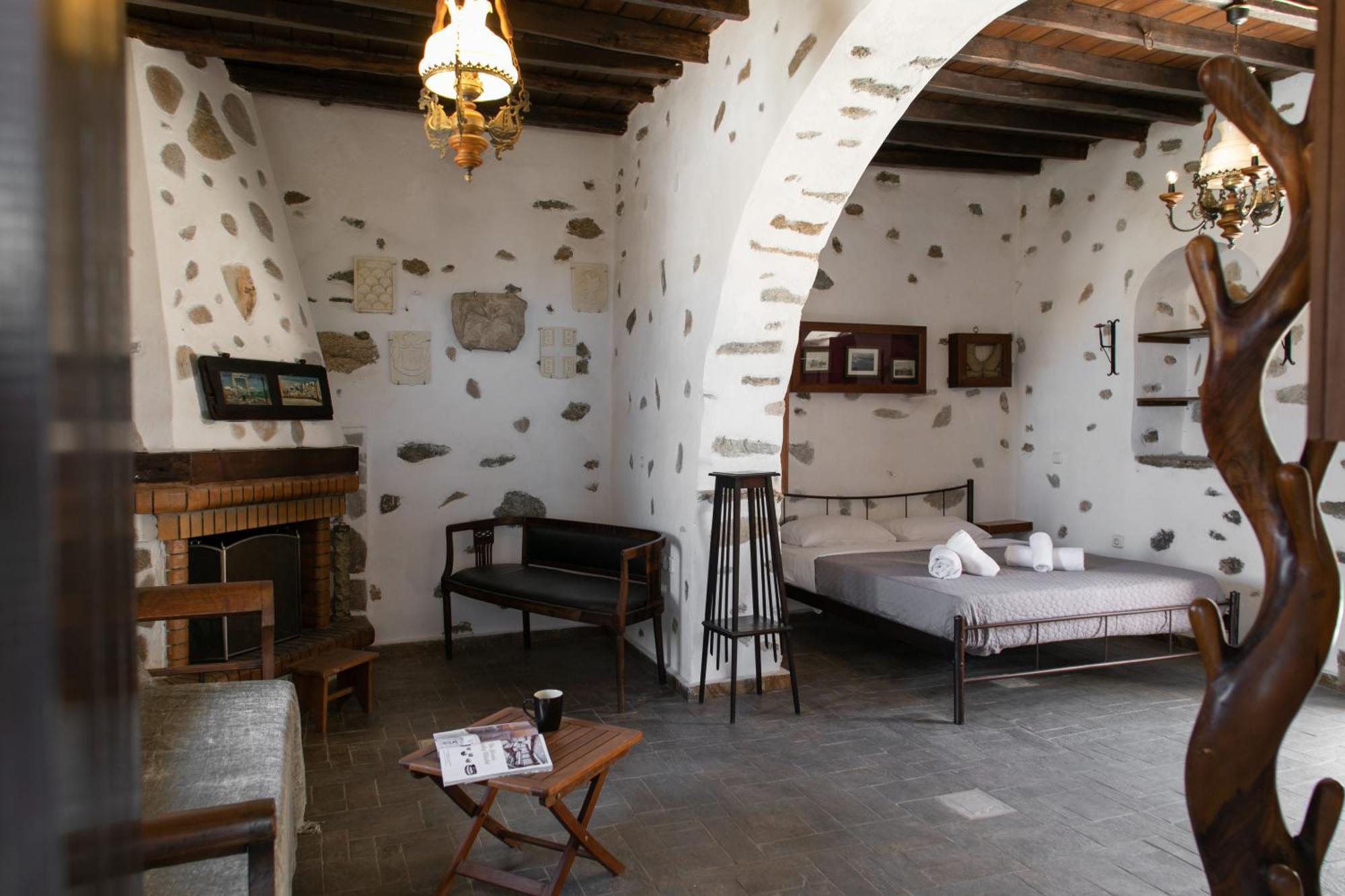 Themed House "Castle Halaros" View 17Th Century Glinado Naxos Exterior foto