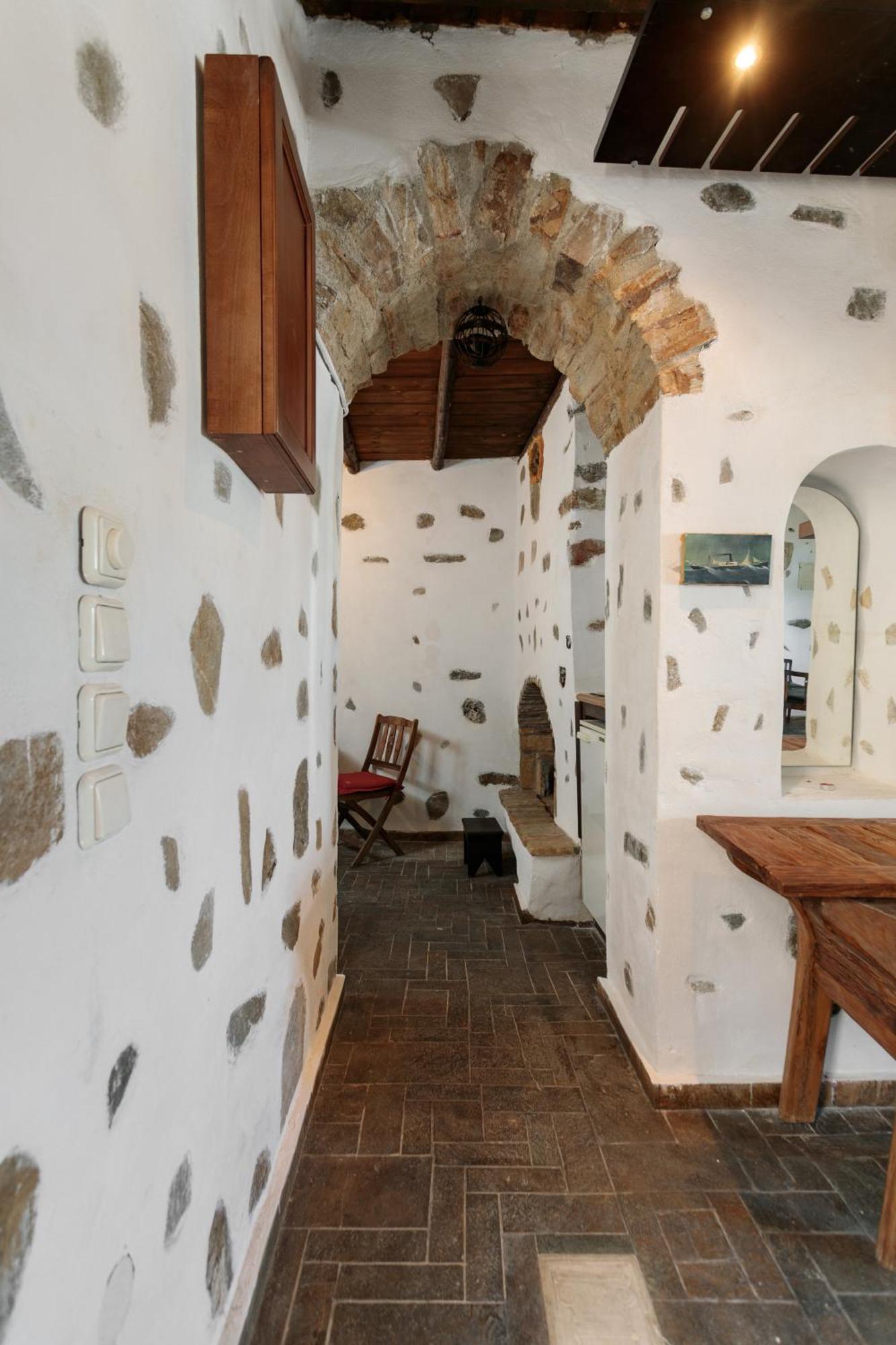 Themed House "Castle Halaros" View 17Th Century Glinado Naxos Exterior foto