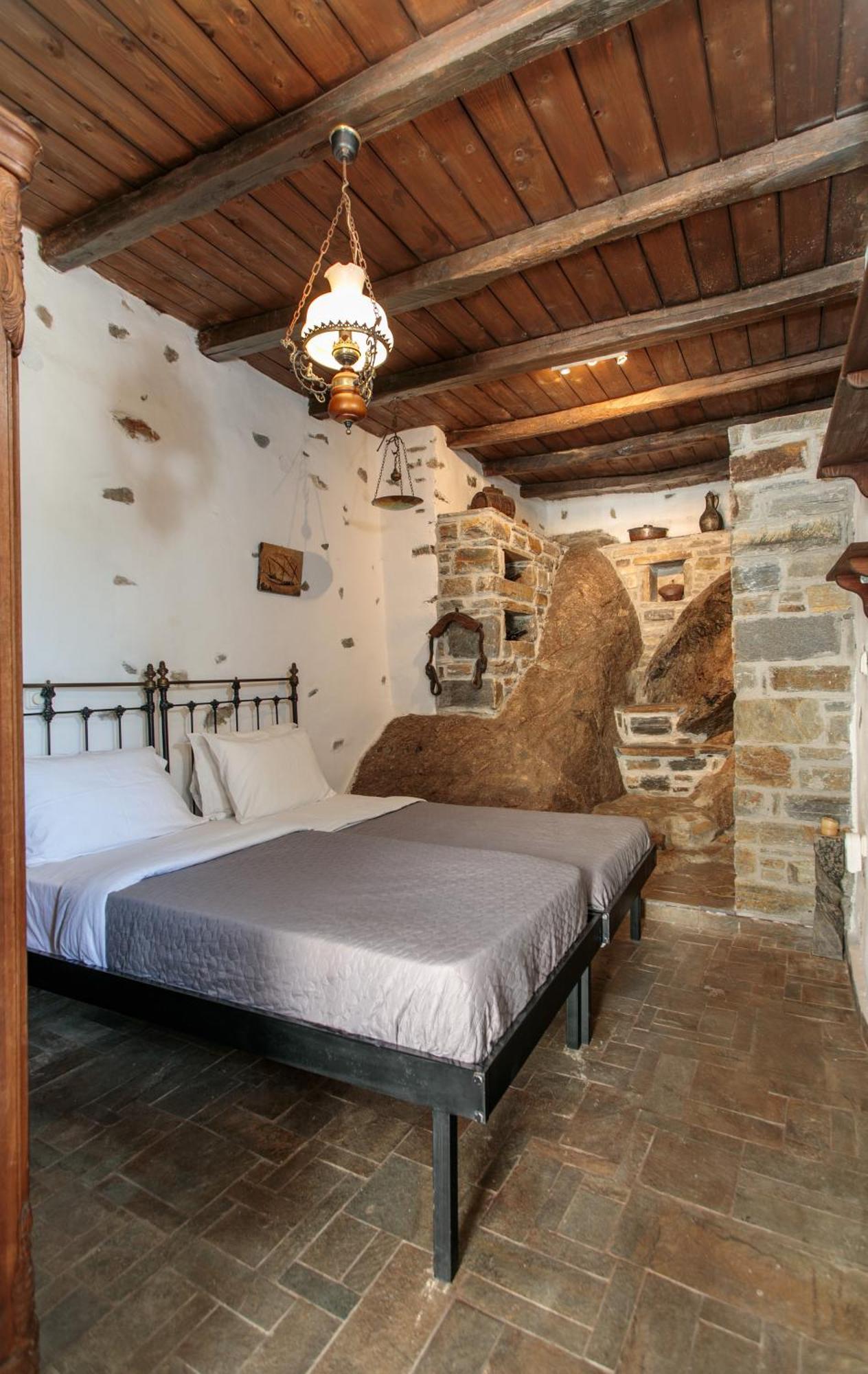 Themed House "Castle Halaros" View 17Th Century Glinado Naxos Exterior foto