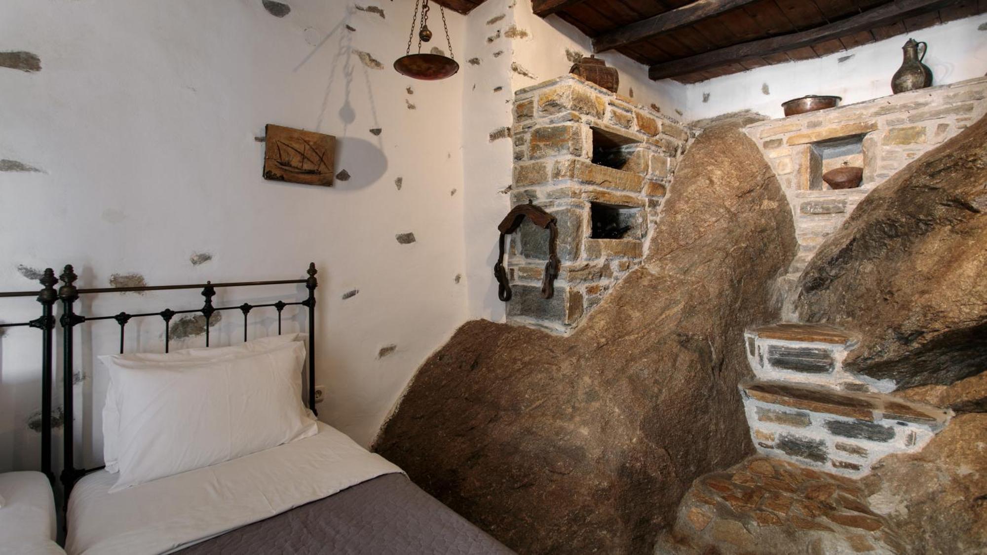 Themed House "Castle Halaros" View 17Th Century Glinado Naxos Exterior foto
