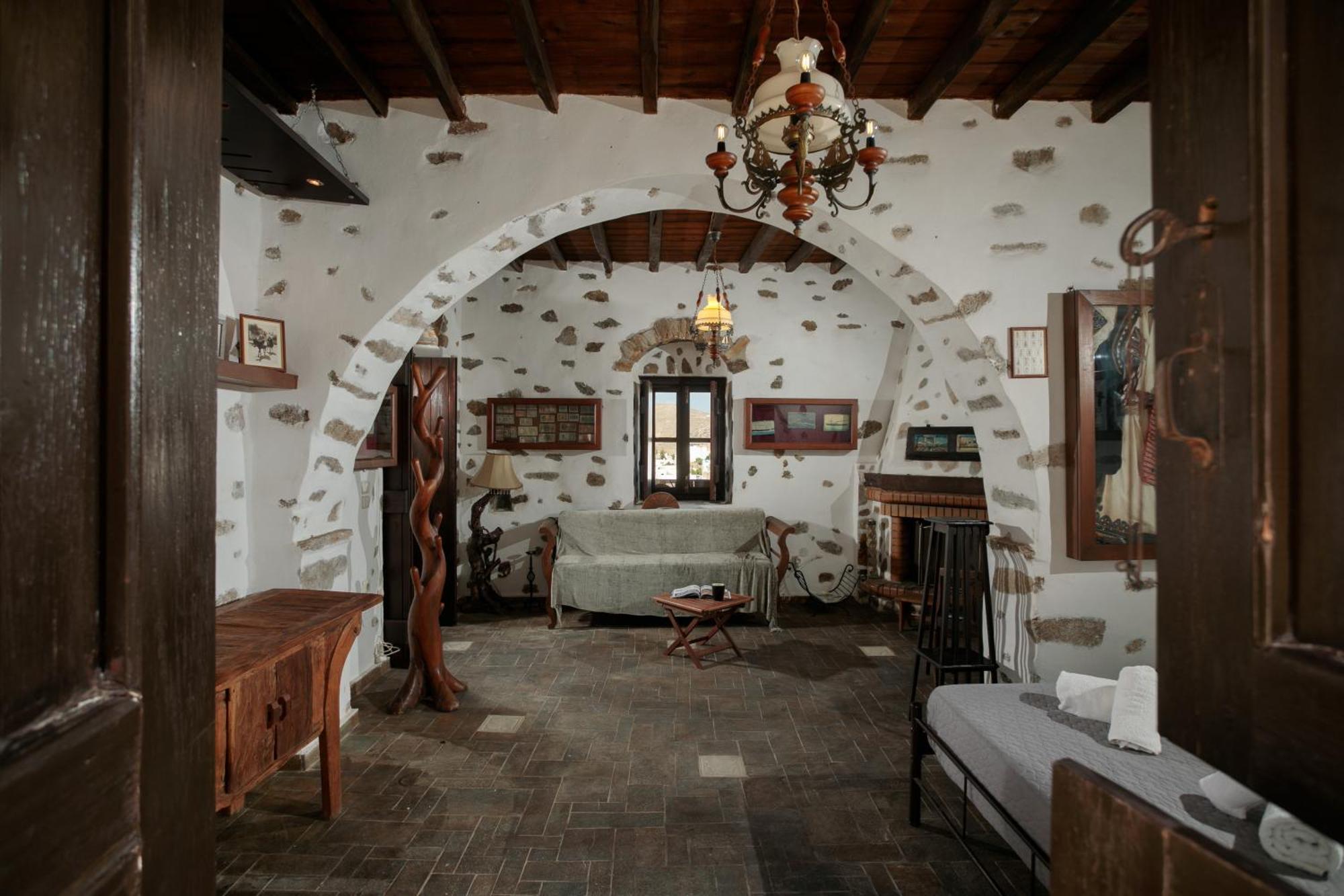 Themed House "Castle Halaros" View 17Th Century Glinado Naxos Exterior foto