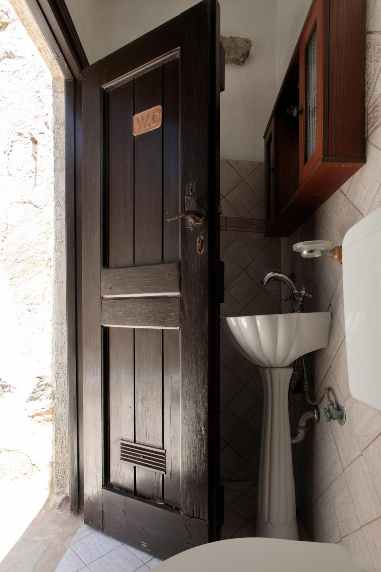 Themed House "Castle Halaros" View 17Th Century Glinado Naxos Exterior foto